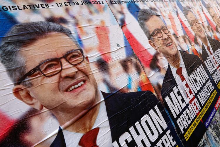    I Frankrig går venstrefløjen under ledelse af præsidentkandidaten Jean-Luc Melenchon fra venstrefløjsbevægelsen Det Ukuelige Frankrig enigt til valg i juni efter årtiers splittelse. Uenigheden om EU spøger fortsat – men udmeldelse er udelukket. Foto: Gonzalo Fuentes/Ritzau Scanpix