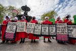 Demonstranter i Boston viser deres utilfredshed med Højesteret, der muligvis vil omstøde kvinders ret til fri abort i USA. Foto: Joseph Prezioso/Ritzau Scanpix