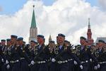 De uniformklædte russere marchede i dag for 77. gang gennem Moskvas gader for at fejre jubilæet for sejren over Nazityskland i Anden Verdenskrig.
REUTERS/Evgenia Novozhenina   Foto: Evgenia Novozhenina/Ritzau Scanpix