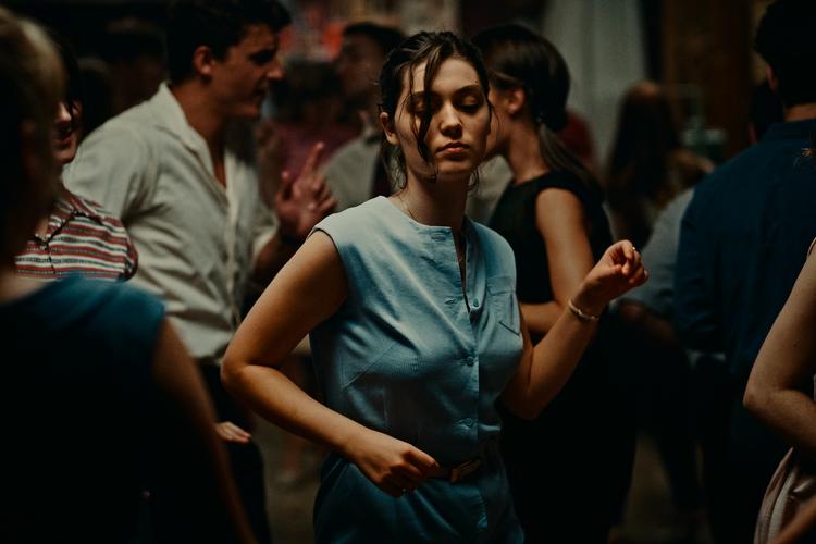 Annes (Anamaria Vartolomei) sorgløse ungdomsliv afsluttes brat, da hun bliver gravid.  Foto: /Another World Entertainment