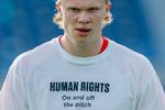 Erling Haaland støtter som norsk landsholdsspiller menneskerettigheder på og uden for banen. Nu skal han til en klub med ejere i Abu Dhabi. Foto: Fermin Rodriguez/Ritzau Scanpix