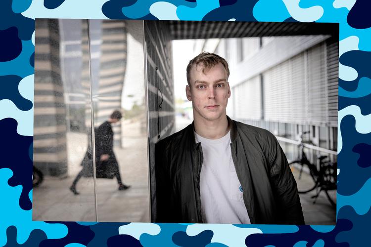 Den 27-årige etnologistuderende Jeppe Holm Rasmussen tror, at forsvarsforbeholdet kan være svært at forholde sig til for mange unge, fordi »mange af os er vokset op, uden at der har været de store udfordringer«. 