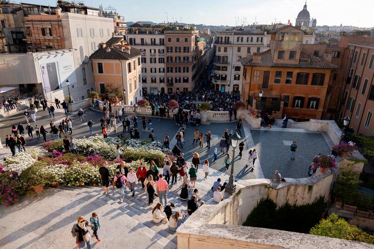 Turisterne er så småt ved at vende tilbage til Europa som her Den Spanske Trappe i Rom.   Foto: Thomas Borberg
