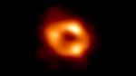  Seneste billede til familiealbummet. Navnet er A*, Sagittarius A*. Og det er et supermassivt sorte hul midt i Mælkevejen. Foundation/Handout via REUTERS   Foto: Eht Collaboration/national Scien/Ritzau Scanpix