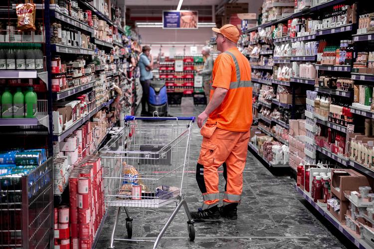 Vi oplever i disse måneder prishop på alt fra mælk til benzin, som vi ikke har set i 40 år, og vi står med en inflationskrise, som politikere, økonomer og centralbankbosser virker en smule famlende overfor. (arkivfoto) Foto: Annika Byrde