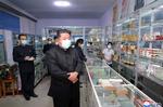 I forbindelse med smittetilfældene i Nordkorea, besøgte Kim Jong-un Nordkoreas hovedkvarter for forebyggelse af epidemier i hovedstaden Pyongyang. Foto: Str/Ritzau Scanpix