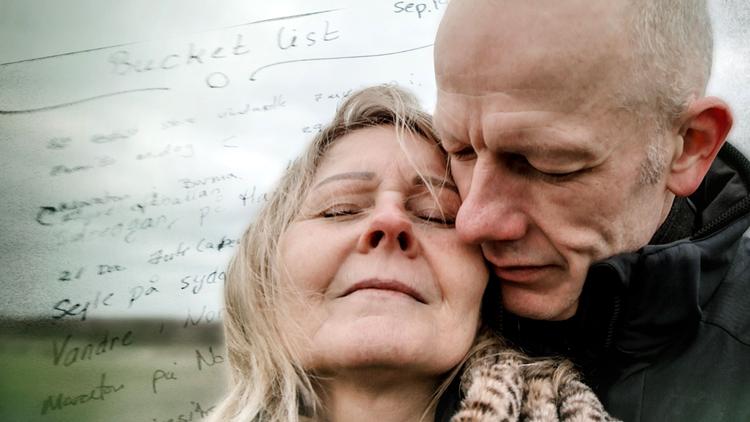 Rikke og Steen forsøger at nå så meget som muligt, inden det er for sent på grund af Steens sygdom.  