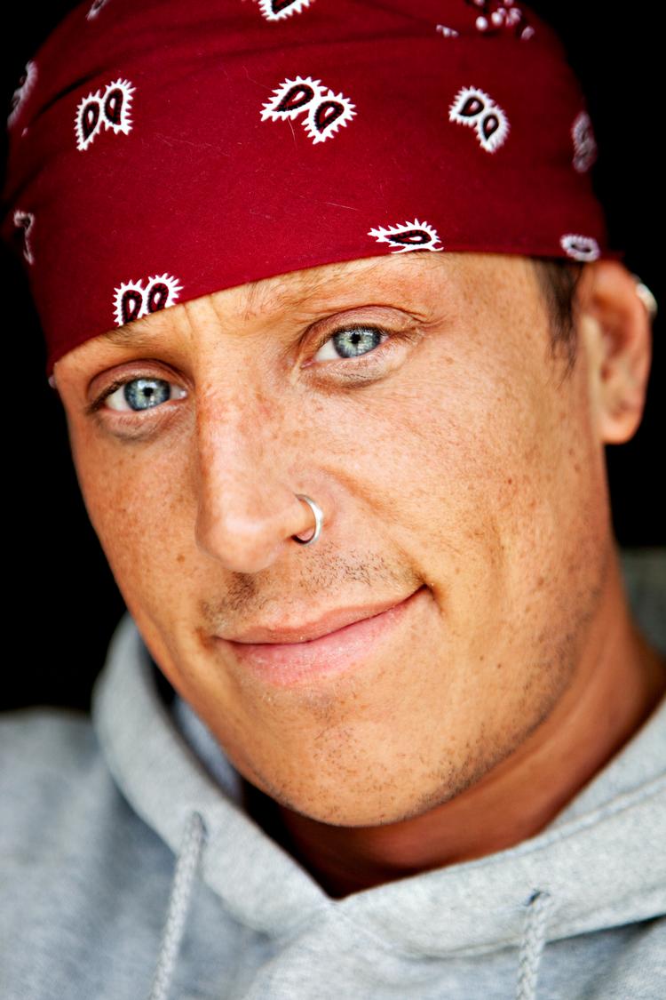 Sidney Lee fotograferet i sin lejlighed i Vanløse. Han døde sidste år, men nu genoplives hans stemme i ny dokumentar. Foto: Stine Bidstrup/Ritzau Scanpix