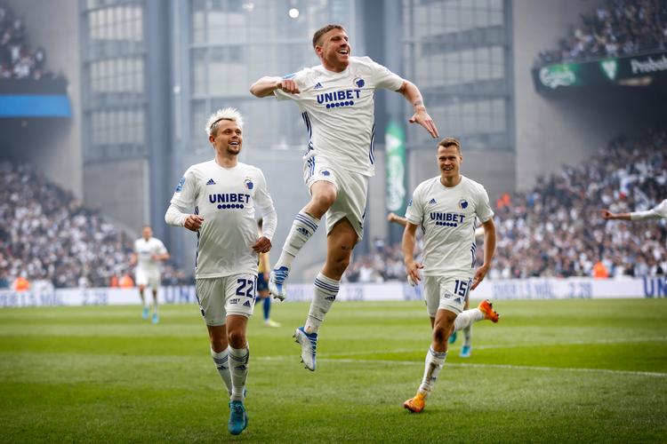 Pep Biel jubler over at have scoret til 1-0 mod Brøndby i Parken - og kan nu også juble over at være på Politikens udgave af sæsonens hold.  Foto: Jens Dresling