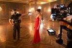 Netflix bløder kunder for tiden, hvilket får streamingtjenesten til at bløde på børsen i New York. Nu fyres 150 medarbejdere. Her ses optagelser til Netflix-actionfilmen 'Red Notice' fra 2022. 