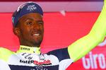 En uheldig hændelse med en flaske champagne betyder, at Biniam Girmay trækker sig fra Giro d’Italia. Foto: Luca Bettini/Ritzau Scanpix