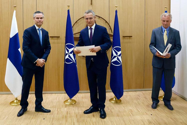 Natos generalsekretær, Jens Stoltenberg, modtog tidligere i dag ansøgningen om Nato-medlemsskab fra Finland og Sverige.  Foto: Johanna Geron/Ritzau Scanpix