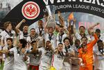 Eintracht Frankfurt-spillerne kunne juble efter to gange 45 minutters spilletid, forlænget spilletid og straffesparkskonkurrence.  Foto: Susana Vera/Ritzau Scanpix