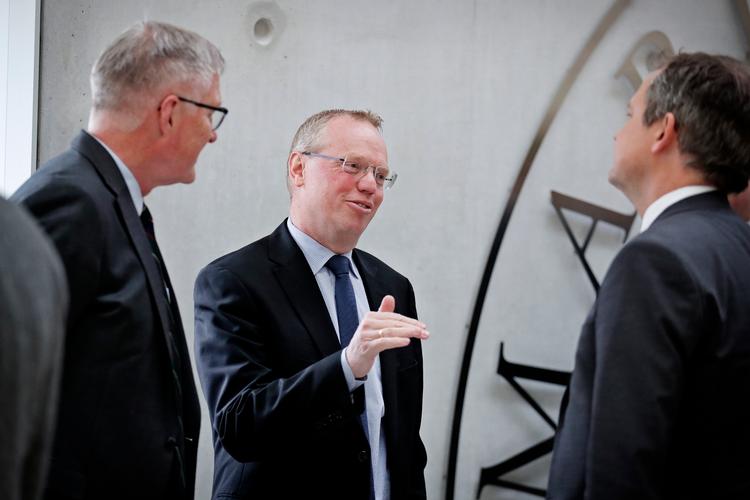 Partner i Copenhagen Infrastructure Partners Thomas Dalsgaard (i midten) har et godt tilbud til regeringen. Foto: Jens Dresling
