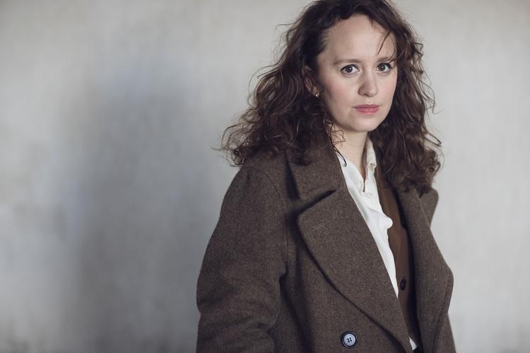 »En anmelder, der selv har født et barn, er formentlig bedst til at anmelde en bog om moderskab og fødsler, men sådan behøver det ikke være« , skriver Jes Stein Pedersen. En sådan bog er Olga Ravns 'Mit arbejde'. Foto: Peter Hove Olesen