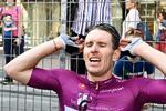 Arnaud Démare har givet alt i sig og puster ud efter sin tredje etapetriumf i Giro d'Italia. Foto: Fabio Ferrari/Ritzau Scanpix