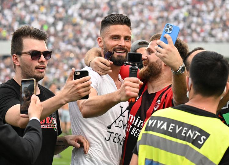  Den franske landsholdsangriber Olivier Giroud åbnede målscoringen efter 17 minutter for Milan, da han bare skulle sætte indersiden på et oplæg fra Rafael Leao. Foto: Alberto Lingria/Ritzau Scanpix