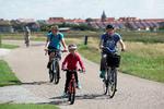 Flere vælger de hjemlige cykelstier til sommer som cykelstien langs Ringkøbing Fjord fra Søndervig til Ringkøbing, som er Danmarks ældste og anlagt i 1920.  Foto: Morten Langkilde
