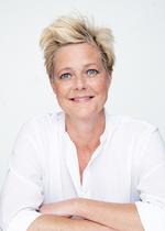 Inden Mette Wolf overtog direktørposten på Nørrebro Teater, var hun sprogkonsulent i Dansk Bibelselskab. 