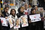Demonstranter protesterer til fordel for den svensk-iranske læge Ahmadreza Djalali, som er dømt til døden i Iran. Ifølge Amnesty International er Iran det land i verden, der henrettede flest mennesker i 2021. Foto: Anders Wiklund/Ritzau Scanpix