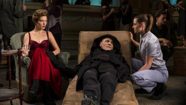Fra venstre ses Léa Seydoux, Viggo Mortensen og Kristen Stewart i 'Crimes of the Future'. Foto: PR/Nikos Nikolopoulos