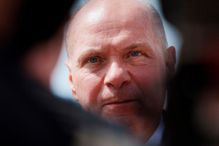 Tidligere forsvarsminister har været på turné i det jyske og talt for at stemme ja til at afskaffe forsvarsforbeholdet. Her er han fotograferet i Esbjerg.  Foto: Bo Amstrup / Ritzau Scanpix/Ritzau Scanpix
