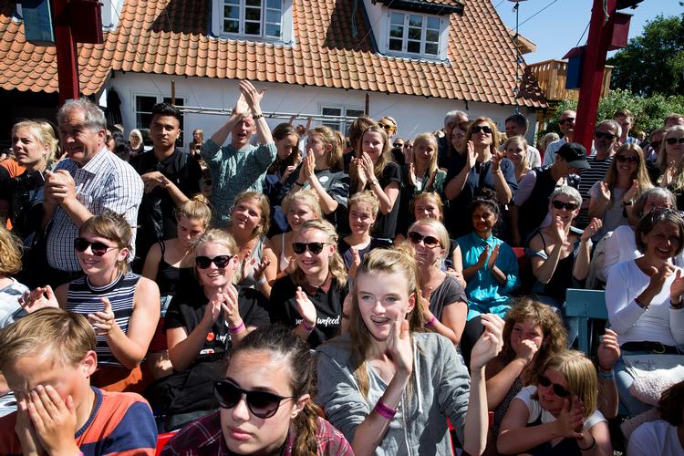     Folkemøde på Bornholm. DM i Debat. Stort publikum til finaledebatten mellem vinderen Alex Vanopslagh i finalen mod Mahamad Bakher Sabah.    Foto: Finn Frandsen