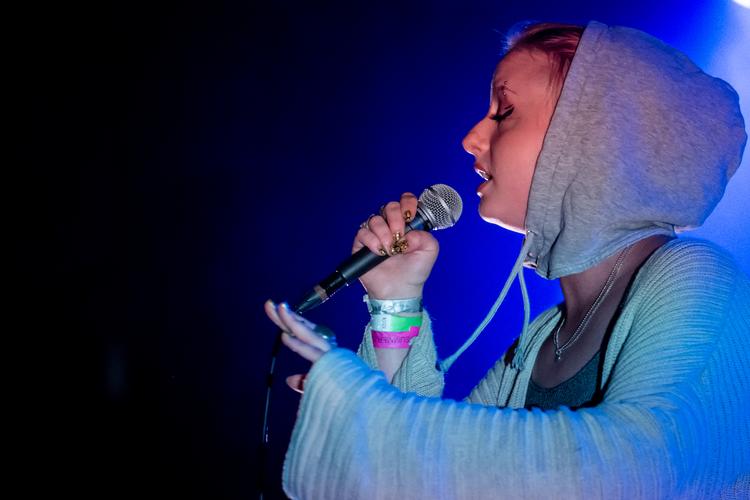 Midt i successen efter det anmelderroste debutalbum 'Epoker', trak rapperen Sulka sig i oktober 2021 tilbage fra offentligheden på grund af den sexisme og de grænseoverskridende ting, hun havde oplevet i det danske hiphop-miljø. Foto: Kim Matthäi Leland/Ritzau Scanpix