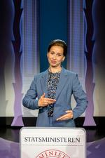 Merete Mærkedahl brillerer som boss lady Mette Frederiksen med sex appeal og selvfedme. Foto: Henrik Petit