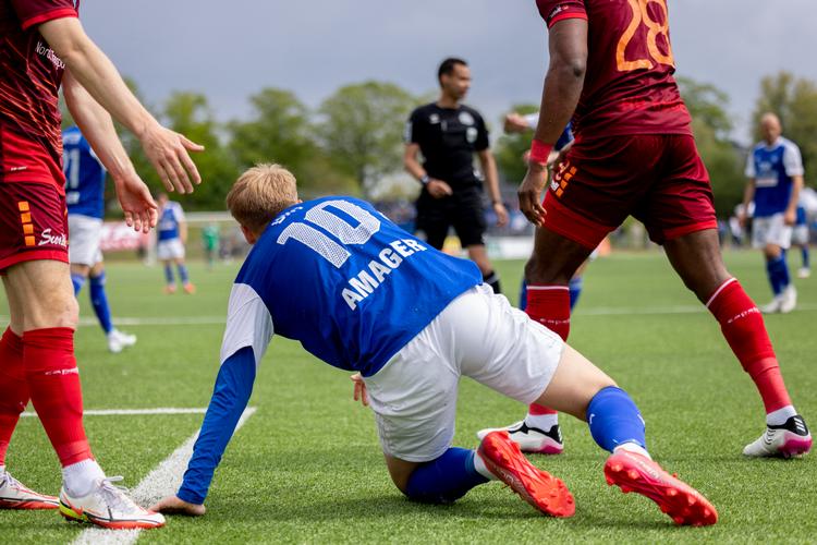 Efter flere kaotiske ejerskaber var Fremad Amager i marts i år på konkursens rand, da et dansk selskab kom til og reddede arbejderklubbens status som deltager i 1. divionsklub. Holdet klarede akkurat skærene, mens Esbjerg med amerikanske ejere rykkede ned.  Foto: Mads Nissen/POLITIKEN