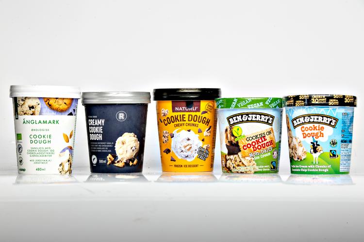 Det var Ben &amp; Jerry's der introducerede cookie dough-is her i landet, men er deres version stadig bedst? Foto: Miriam Dalsgaard