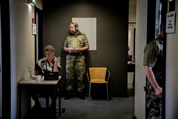 Under coronapandemien bistod hjemmeværnet med en lang række opgaver. Eksempelvis hjalp frivillige til med at besvare borgeres spørgsmål om Covid-19 på et corona-hotline. Foto: Martin Lehmann