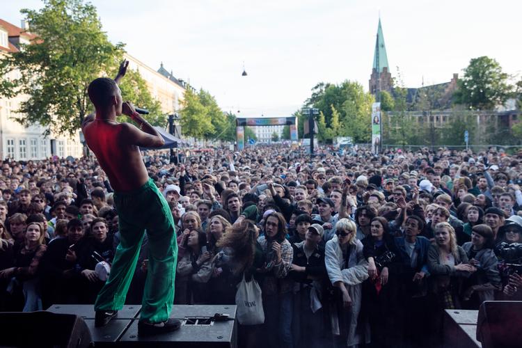 Koncert med den britiske rapper Slowthai under gadefesten Distortion i København i 2019. Foto: Emma Sejersen