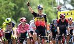 JWout van Aert jubler over sejren på 1. etape i Critérium du Dauphiné. Foto: Marco Bertorello/Ritzau Scanpix