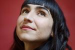 Siden sin albumdebut fra 2005 har Laleh Pourkarim blandet genrer og sprog efter personligt gehør. I år er hun aktuel med albummet 'Vatten'.  Foto: 12110 Paul Wennerholm/tt/Ritzau Scanpix