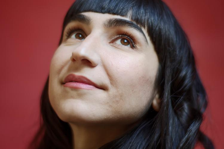Siden sin albumdebut fra 2005 har Laleh Pourkarim blandet genrer og sprog efter personligt gehør. I år er hun aktuel med albummet 'Vatten'.  Foto: 12110 Paul Wennerholm/tt/Ritzau Scanpix