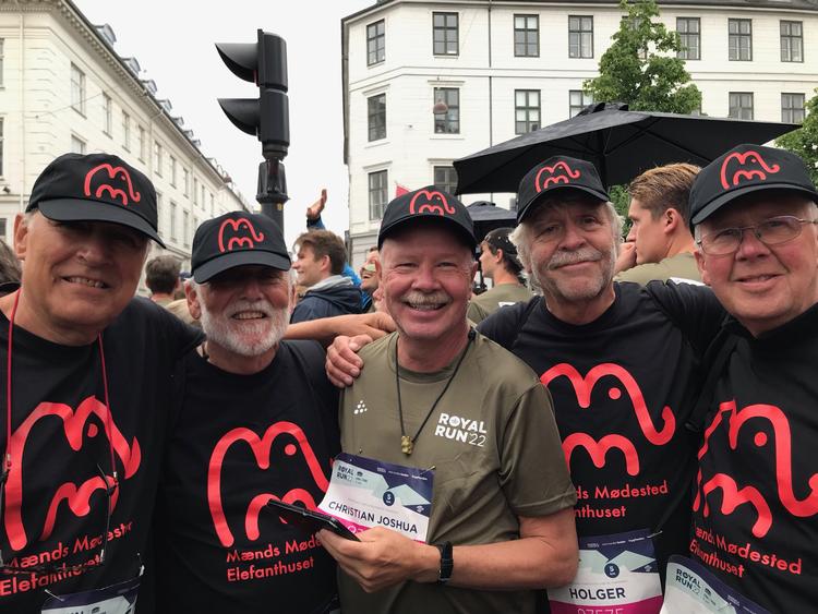 En gruppe mænd, som har eller har haft kræft, deltog i Royal Run anden pinsedag. Privatfoto 