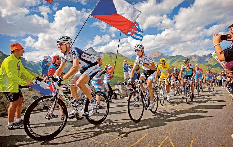 Snart kommer touren til Danmark. Her er det fra 16. etape i 2009,  Martigny-Bourg-St-Maurice, med  Jens Voigt, Andy Schleck, Alberto Contador og Lance Armstrong på vej op ad Col du Petit-Saint-Bernard.   Foto: Nils Mejlvang/scanpix