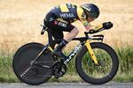 Jonas Vingegaard i aerodynamisk stil på vej mod 7.-pladsen på enkeltstarten i Critérium du Dauphiné.
 Foto: Marco Bertorello/Ritzau Scanpix