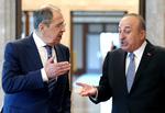 Sendt i byen - Ruslands udenrigsminsiter Sergej Lavrov og Tyrkiets  Mevlüt Davusoglu søgte i Ankara diskrete aftaler mellem Putin og Erdogan  Foto: Adem Altan/Ritzau Scanpix