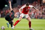 Pierre-Emile Højbjerg var tæt på kroaternes mål, men også Danmarks nok bedste spiller, da danskerne tabte 1-0 til Kroatien i Parken.  Foto: Jens Dresling