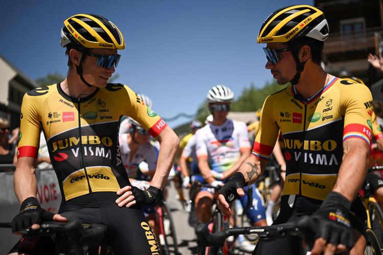 Makkerskabet mellem Primoz Roglic (th) og Jonas Vingegaard førte til overvældende succes på 7. etape i Critérium du Dauphiné.
 Foto: Marco Bertorello/Ritzau Scanpix