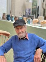 Svenskfødte Hans Börjeson rejste som ung til England for at  slippe væk fra det industrielle udtryk, der blev dyrket i hjemlandet. På et værksted i Cornwall mødte han Birgitte Börjeson, der både blev hans kone og samarbejdspartner.  