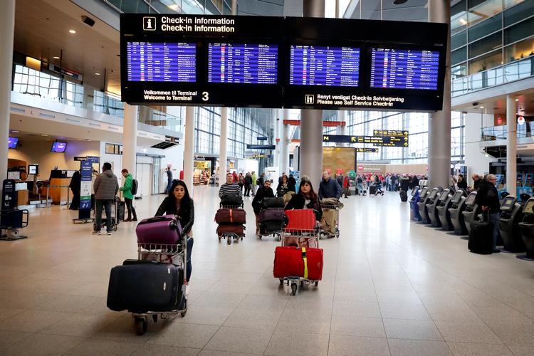 Næsten hver tredje fly, som letter eller lander i    Københavns Lufthavn i Kastrup. er et SAS-flyv, så en eventuel pilotstrejke i sommerferien vil præge lufthavnen meget. Foto: Jens Dresling