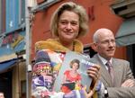 Delphine Boel, der er datter af den tidligere belgiske konge, men blev holdt hemmelig i årevis, har også skrevet en bog, hvor hun blandt andet fortæller om den afvisning, hun oplevede fra ham. 


 Foto: Thierry Charlier/AP