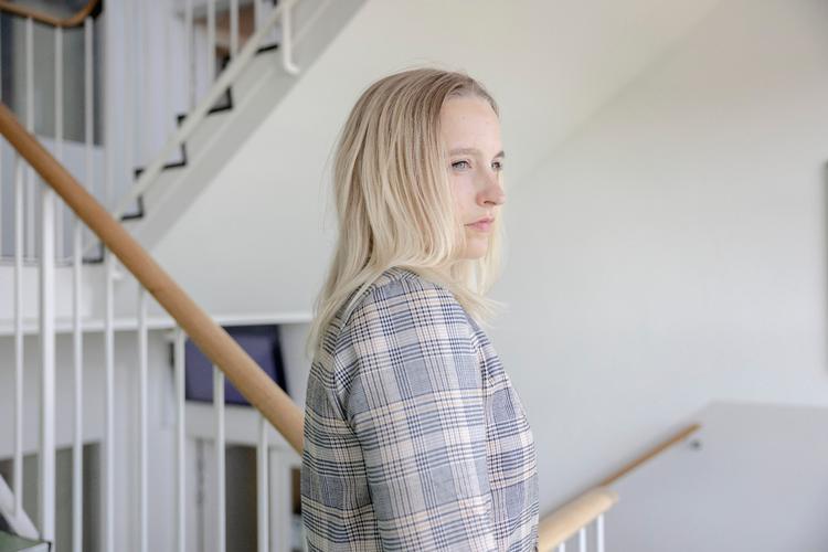En krænkelsessag er lige nu ved at blive undersøgt af politiet, begået i marts til en medarbejderfest på Københavns Professionshøjskole. Ifølge Therese Nørholm Christiansen, adjunkt og underviser på sygeplejerskeuddannelsen, holdt en kollega en mobiltelefon ind over en toiletbås, som hun befandt sig i.
 Foto: Nanna Navntoft
