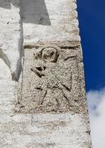 Ridderen på Enslev Kirke er udstyret med spyd og økse, netop de våbentyper, som der er fundet flest af Kolindsund. Foto: Hans Christian Jacobsen/Scanpix Denmark