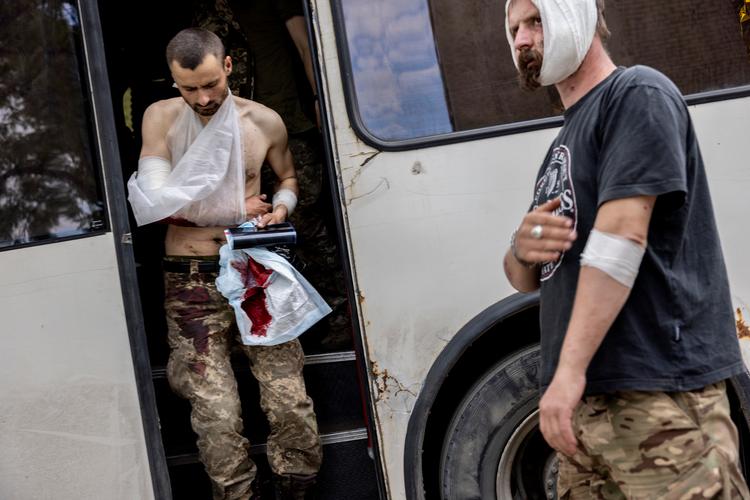 Politiken har for nogle uger siden besøgt et militærhospital i den østlige del af Ukraine. Her vidner de mange sårede om, at ukrainerne flere steder får tæsk ved fronten. Foto: Mads Nissen/POLITIKEN