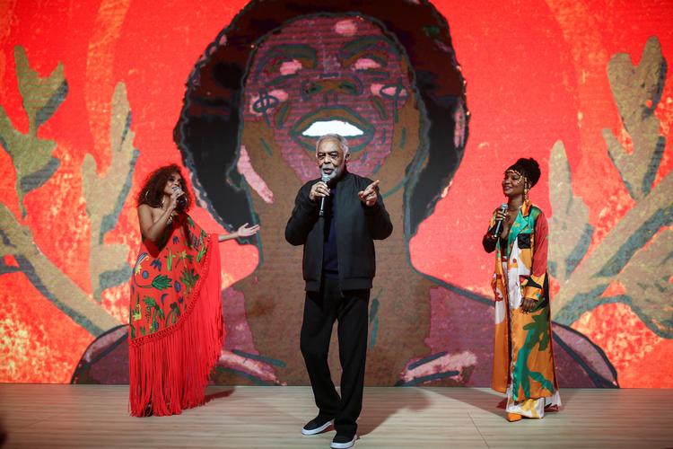 For tiden optræder Gilberto Gil med sin store musikalske familie og et repertoire, der dækker hele karrieren. 14. juni i år var de i Sao Paolo. I den kommende uge kan de opleves i DR Koncertsalen i København.  Foto: Amanda Perobelli/Ritzau Scanpix