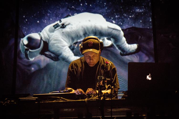 DJ Shadow med det borgerlige navn Josh Davis er en legende inden for elektronisk musik og hip hop.  Foto: Tord Litleskare/Ritzau Scanpix